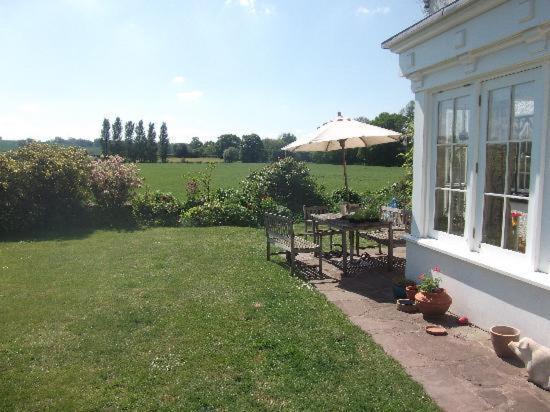 The Old Rectory Bed & Breakfast Абъргавени Екстериор снимка